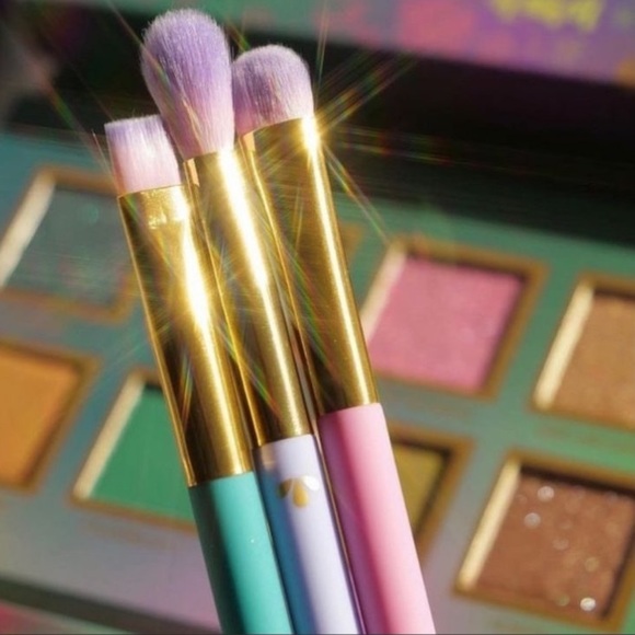 Alamar Cosmetics Disney’s Encanto The Power Trio Eyeshadow Makeup Brush Set - Picture 3 of 3